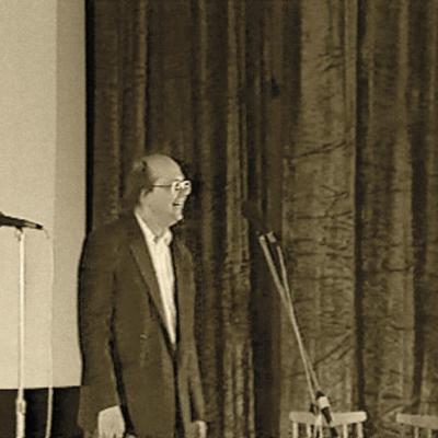 Николай Ютанов объявляет о начале первой церемонии награждения в истории "Странника"